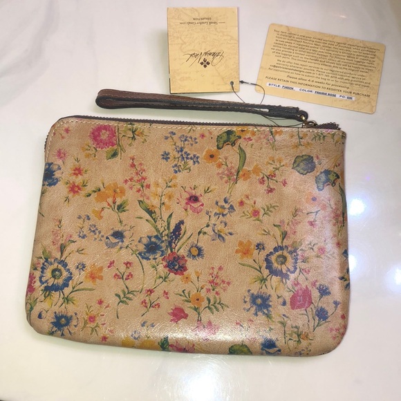 Patricia Nash Cassini Full Grain Leather Wristlet Prairie Rose Print NWT & Card - Picture 8 of 13